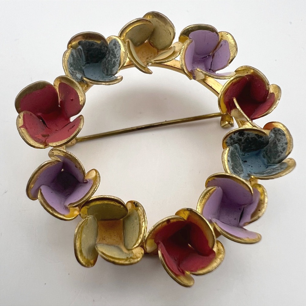 Vintage CzechoSlovakia Hand Painted Floral Wreath‎ Brooch Gilded Brass Art Deco